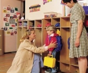 Поэтому для начала, приводите чадо в группу на пару часов, чтобы время разлуки не было столь большим и напуганный несмышленыш не бился в истерике с криками «Где моя мама, хочу домой».