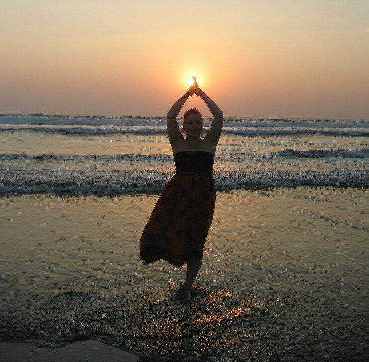 "Ритуальное" фото на закате. Пляж Арамболь.