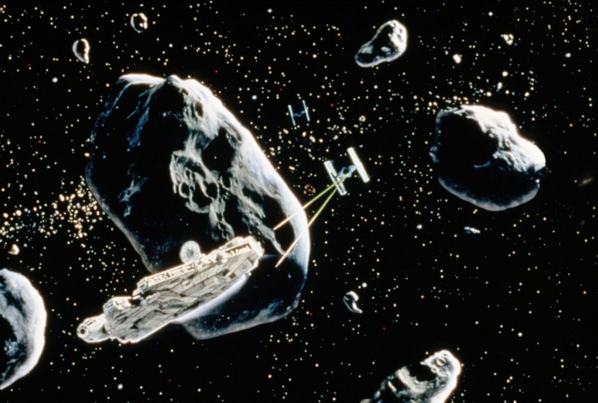 Такого не будет :) В салочки среди астероидов не поиграть. Расстояния между ними наааамного больше размеров кораблей.