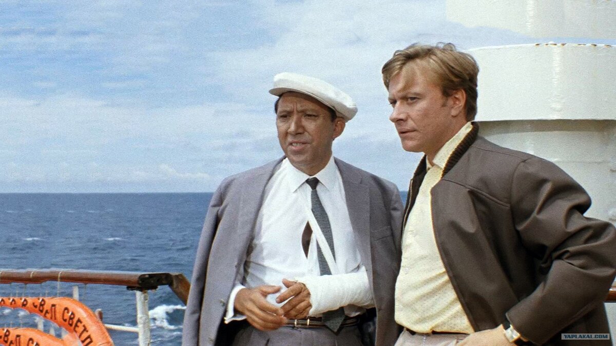 Юрий Никулин и Андрей Миронов "Бриллиантовая рука" (1969)