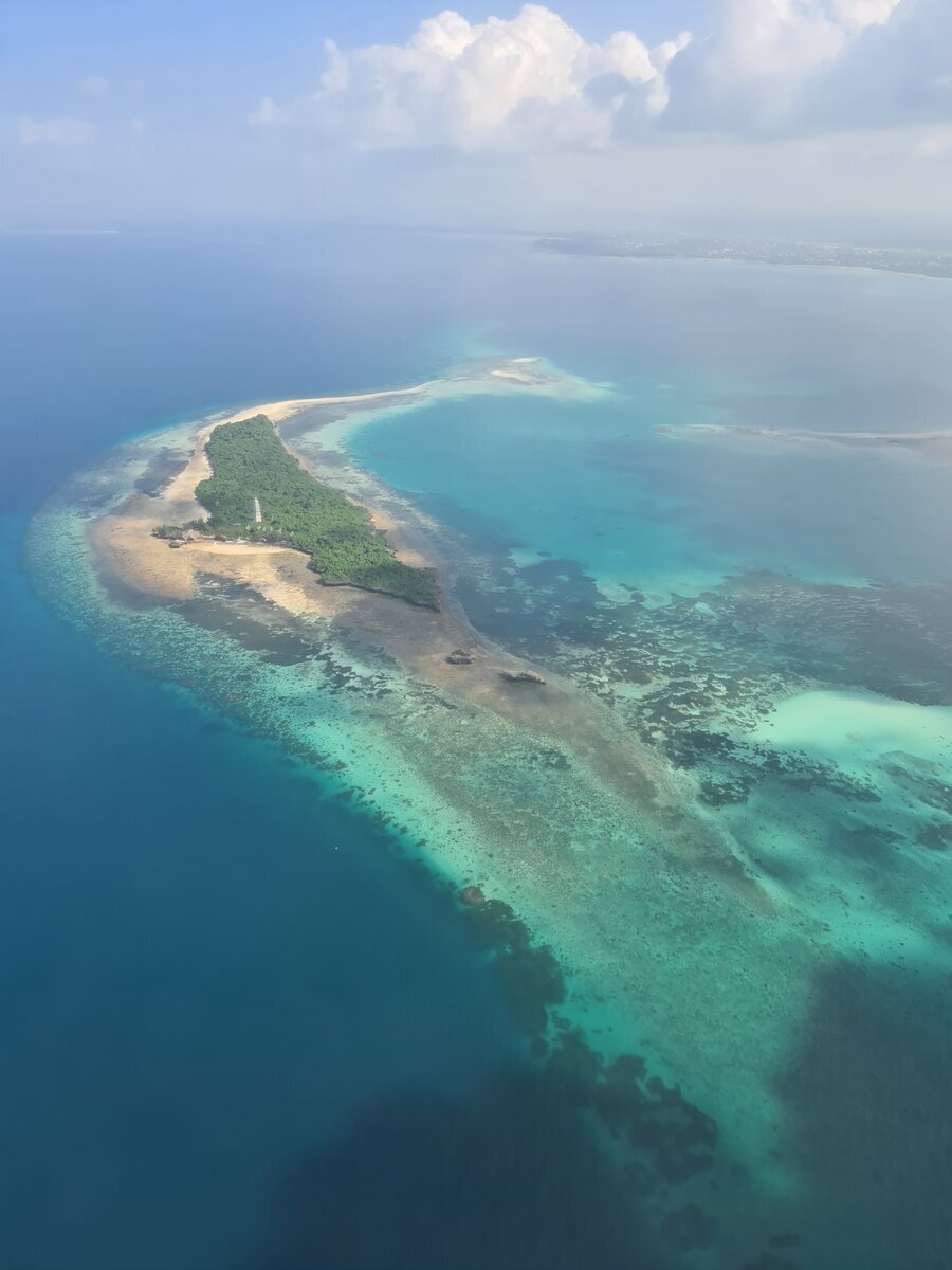Остров на подлете к Занзибару