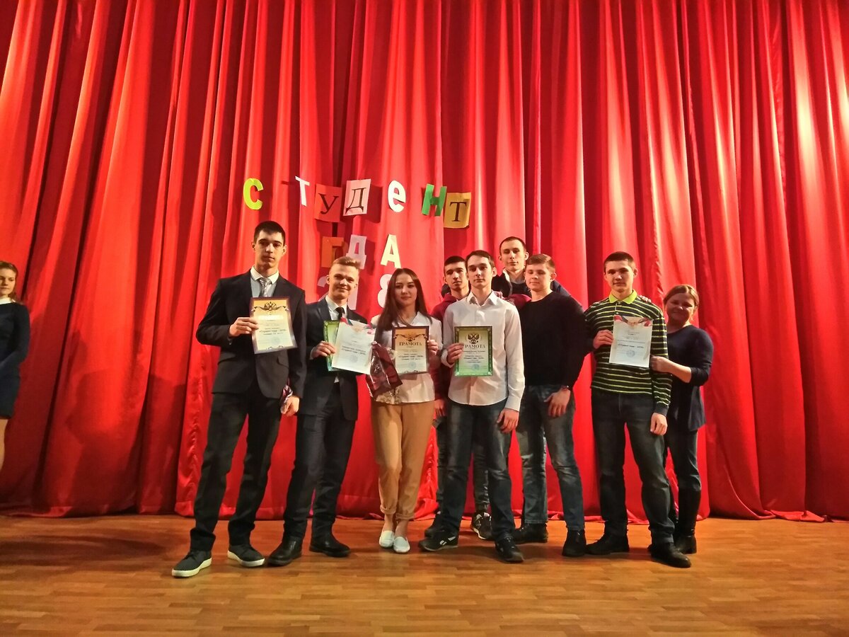 За время обучения я даже становился "студентом года" - серьезный какой!)
