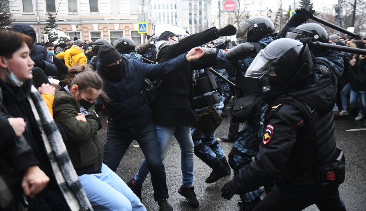 "один из митингов "