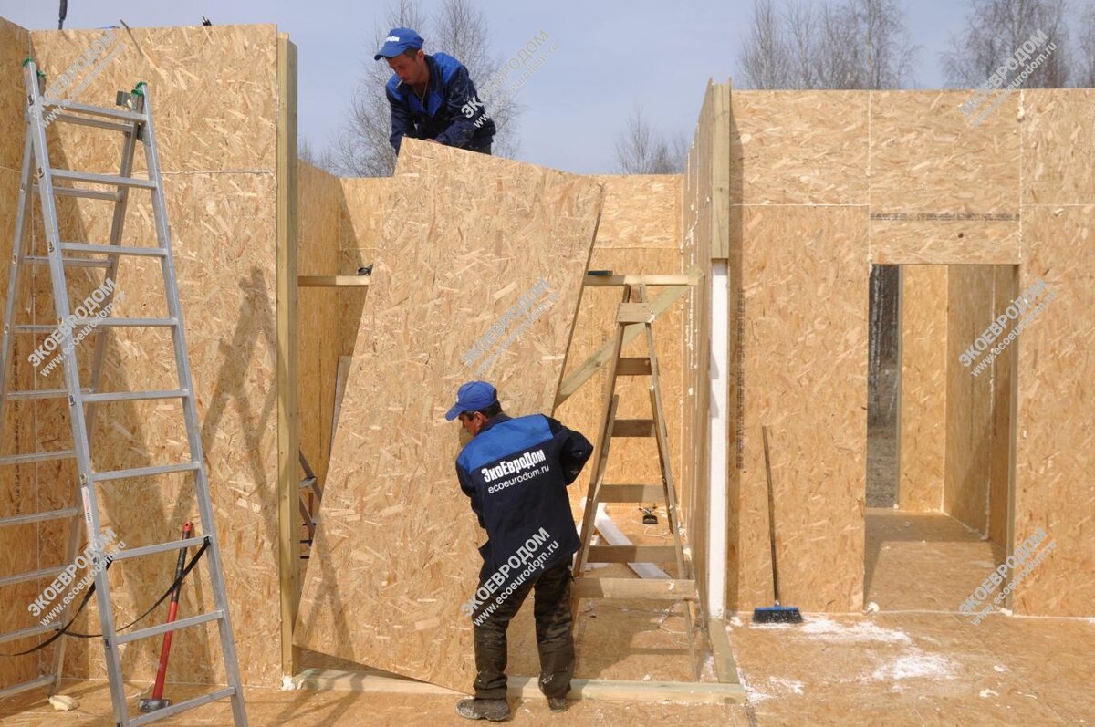Установка каркаса дома из СИП специалистами ЭкоЕвроДом