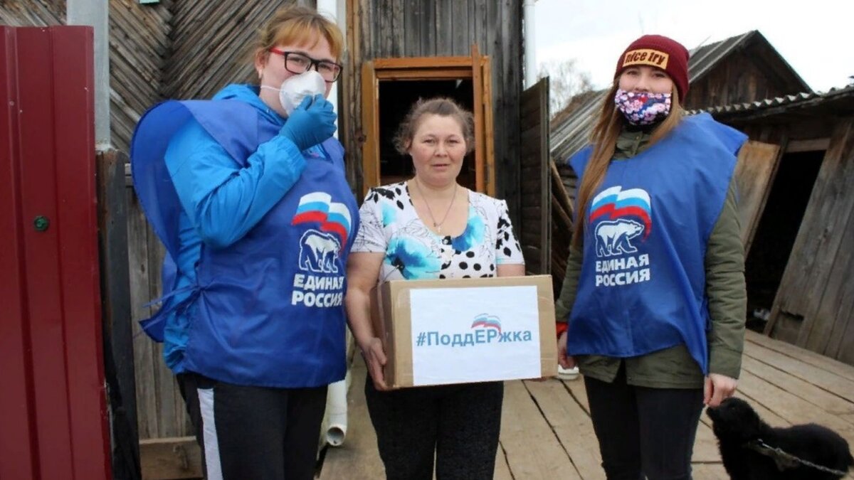 В течение длительного времени выстраиваются структуры, которые годами кормятся за счёт этого депутата, участвуют в его избирательной компании, разносят листовки по подъездам и, конечно, идут дружно голосовать за своего благодетеля. 