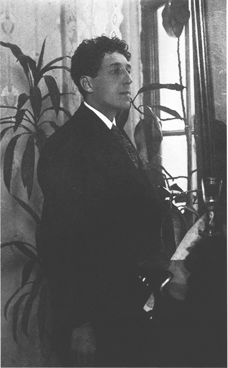 Игорь Северянин (1887-1941). Фотография из открытых интернет-источников