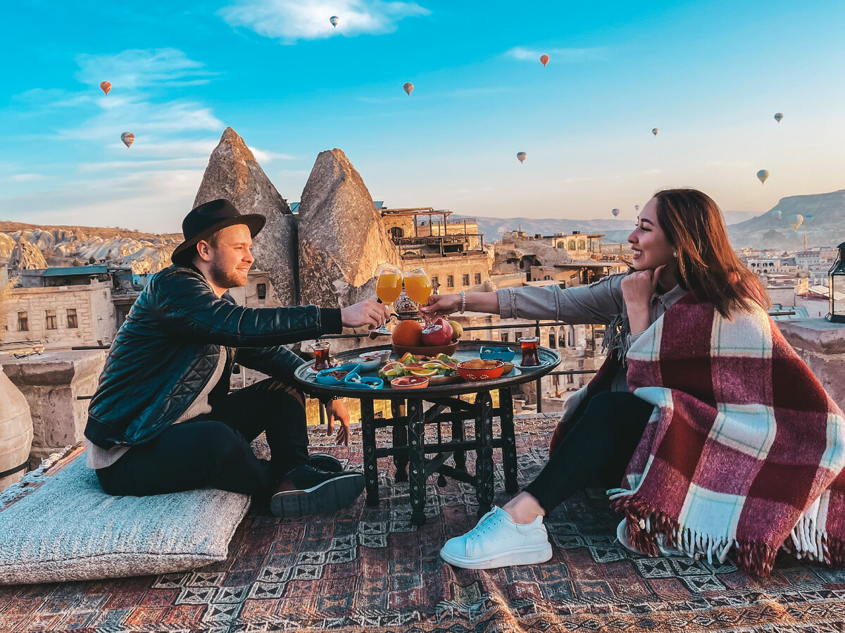 Фото сделано на рассвете у на гостиницы Sultan Cave Suites