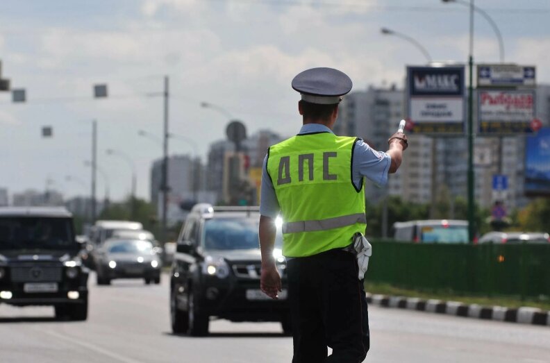 Приветствую автолюбителей! Вы на канале "В движении", здесь мы каждый день рассказываем про разные автомобили, и другую интересную технику.