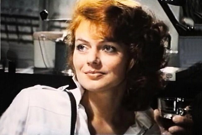 Кадр из фильма «Мираж» (1983). Скриншот. Именно так выглядела молодая леди на грани голодной смерти...