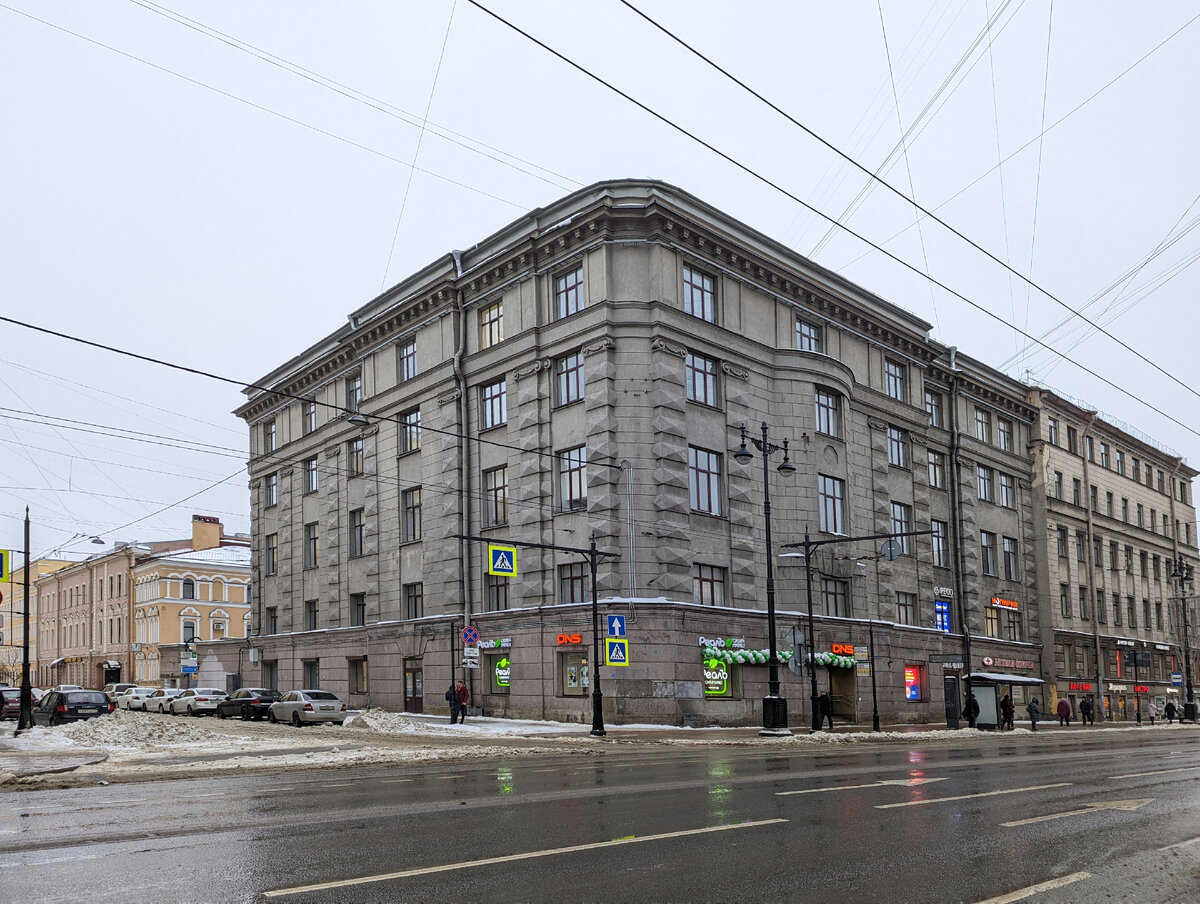 А я бы его поименовал по христианской традиции, так как стоит бц на месте снксенной церкви. 