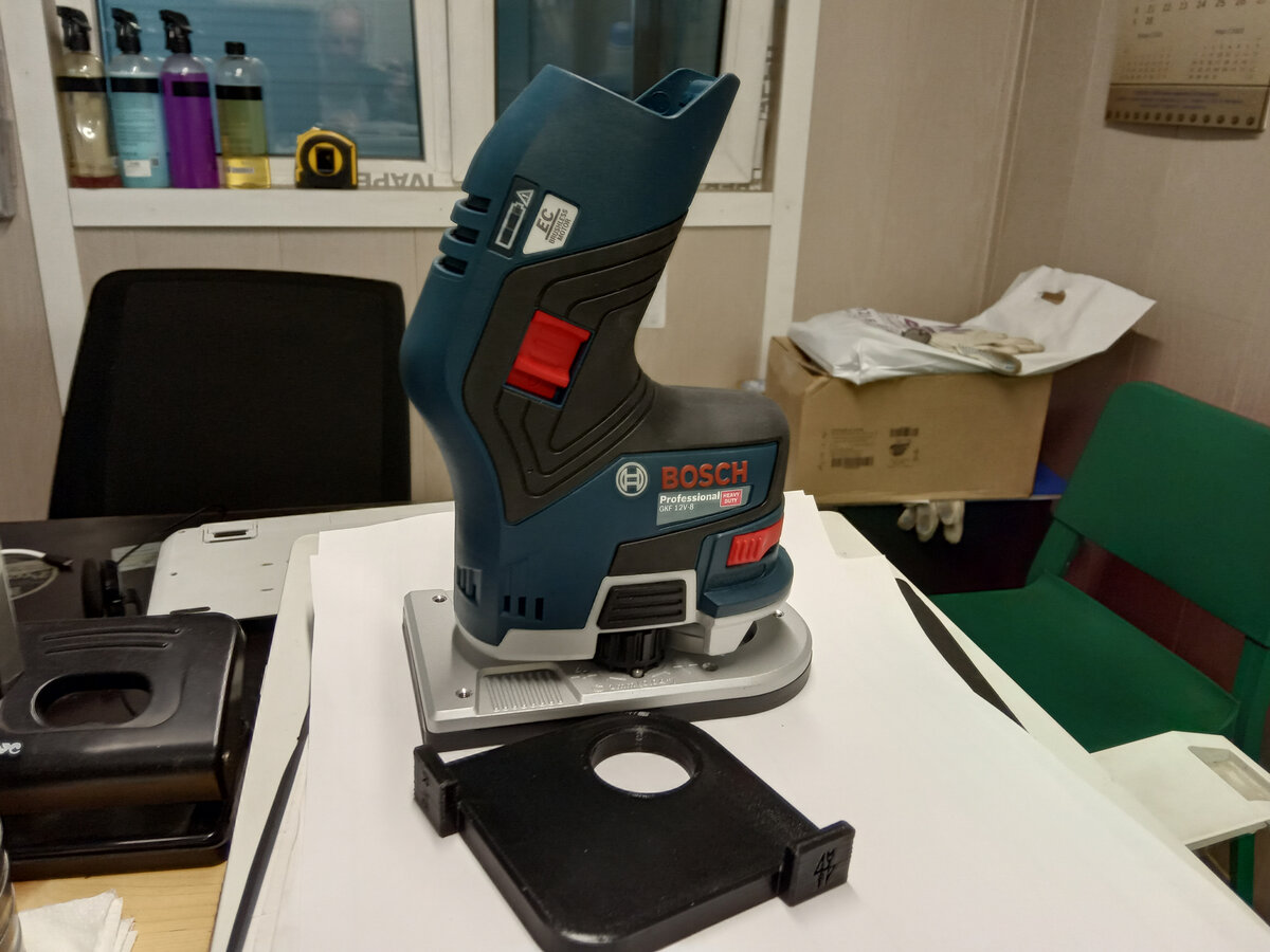 Aккумуляторный кромочный фрезер GKF 12V-8 Professional
