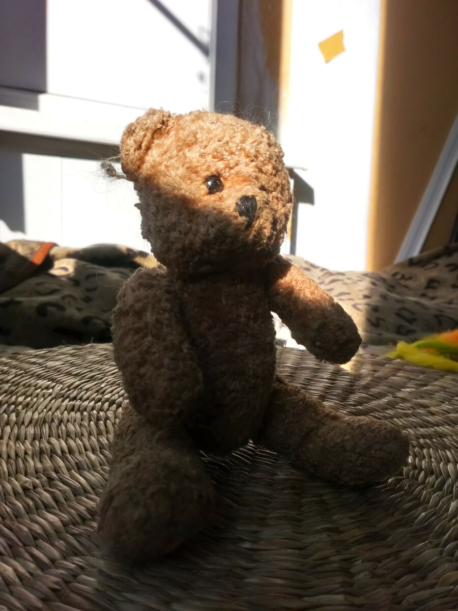 Мишка старенький, но ещё бодрячек