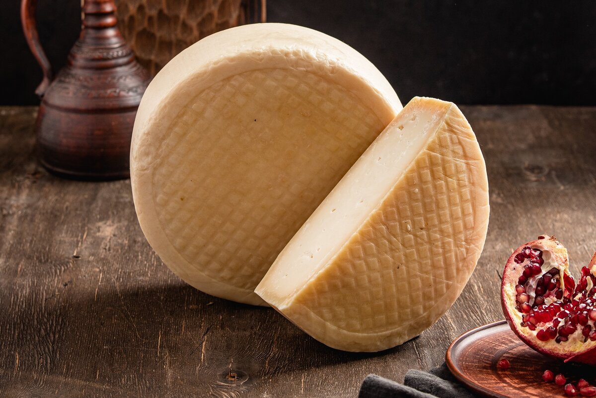 Соболевский — козий твердый сыр выдержки 6 месяцев