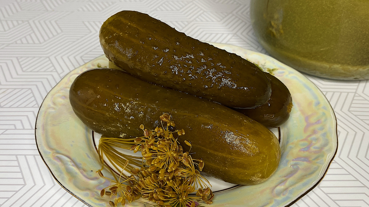 рецепт квашеных огурцов в банках на зиму холодным способом, рецепт огурцов для рассольника
