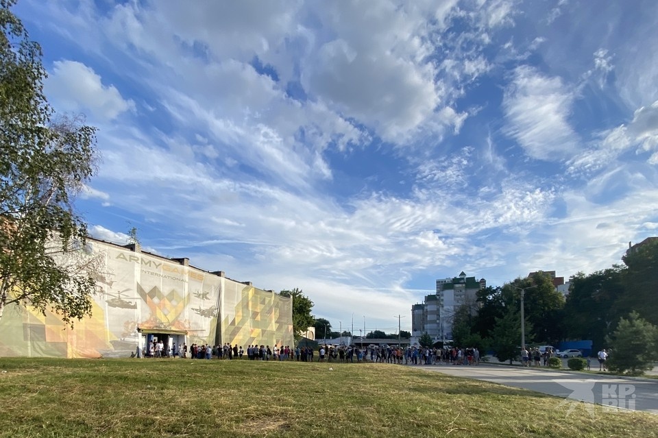     Официально матч в Рязани посетили 1200 человек.