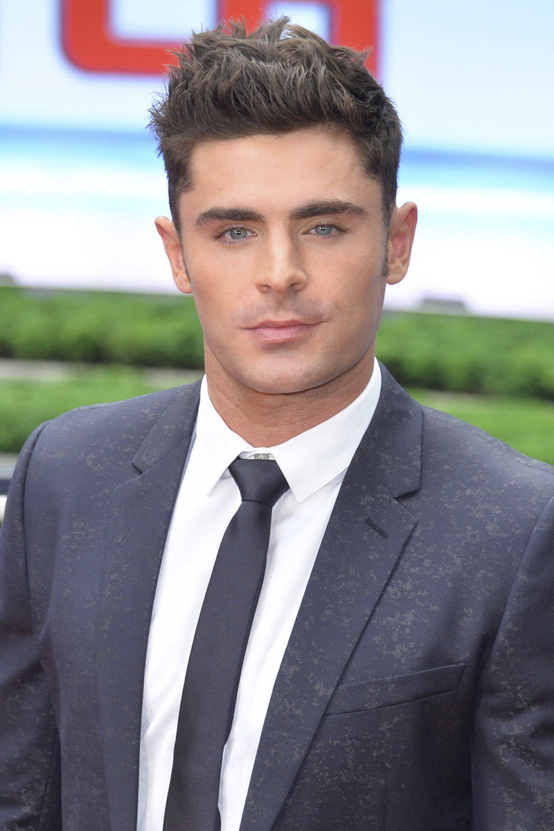     Зак Эфрон впервые прокомментировал слухи о пластической операции на лице