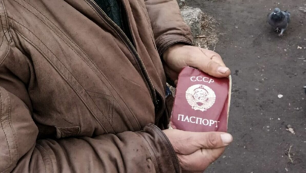    Ленинский районный суд Ижевска вынес приговор по делу жителя удмуртской столицы, которого обвиняли в мошенничестве. Аферист обманул не только кредиторов, но и собственную мать. Как установлено судом, сын похитил ее паспорт, по которому оформил пять микрозаймов на общую сумму в 70 тыс. рублей.