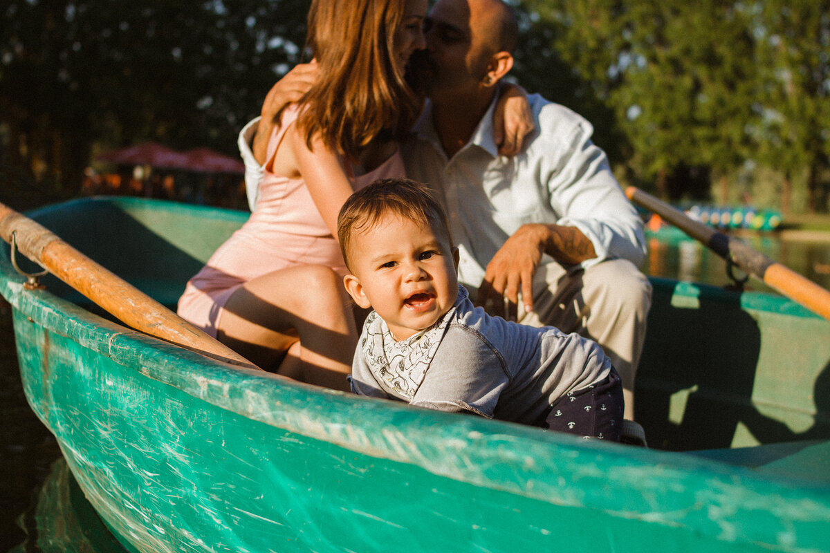 Семейная съёмка на лодке, фотограф Кристина Клим, Санкт-Петербург, инстаграм @kristy_klim