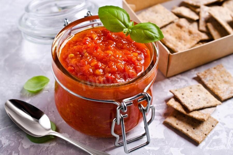 кабачки, морковь, болгарский перец, помидоры,  сахар, соль, растительное масло,  уксус, молотый красный перец