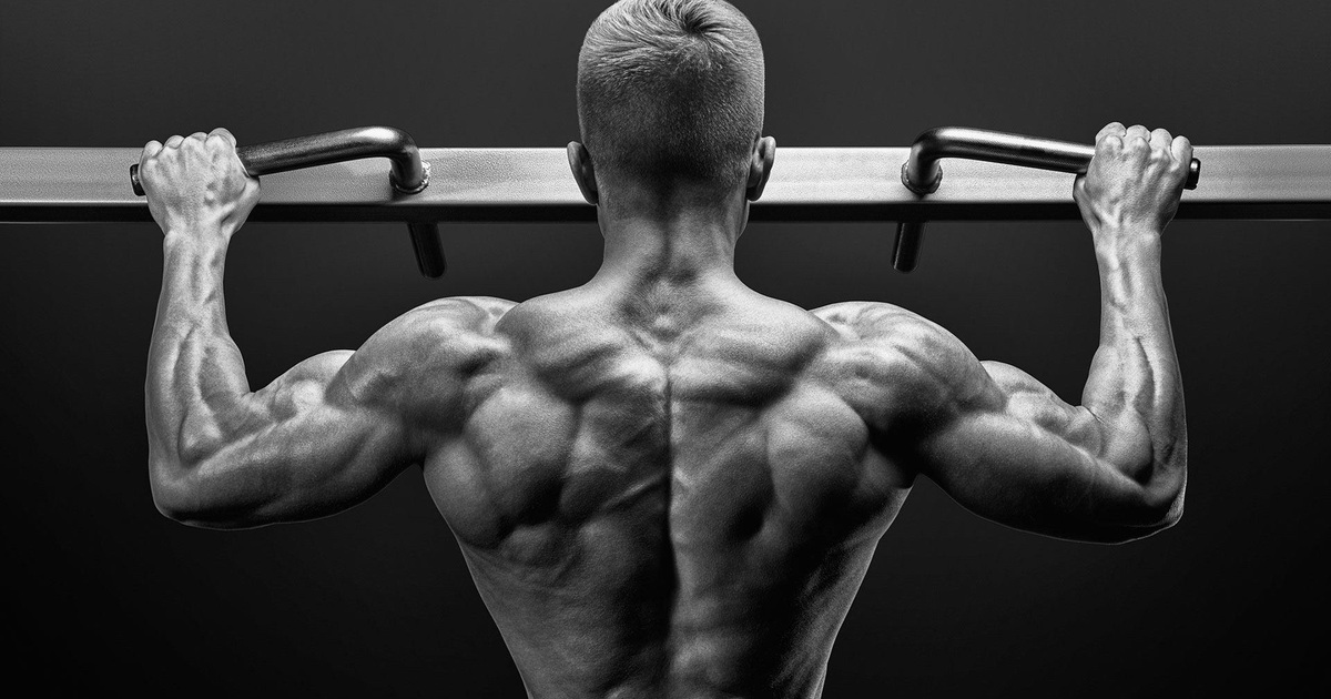 Подтягивания широким хватом