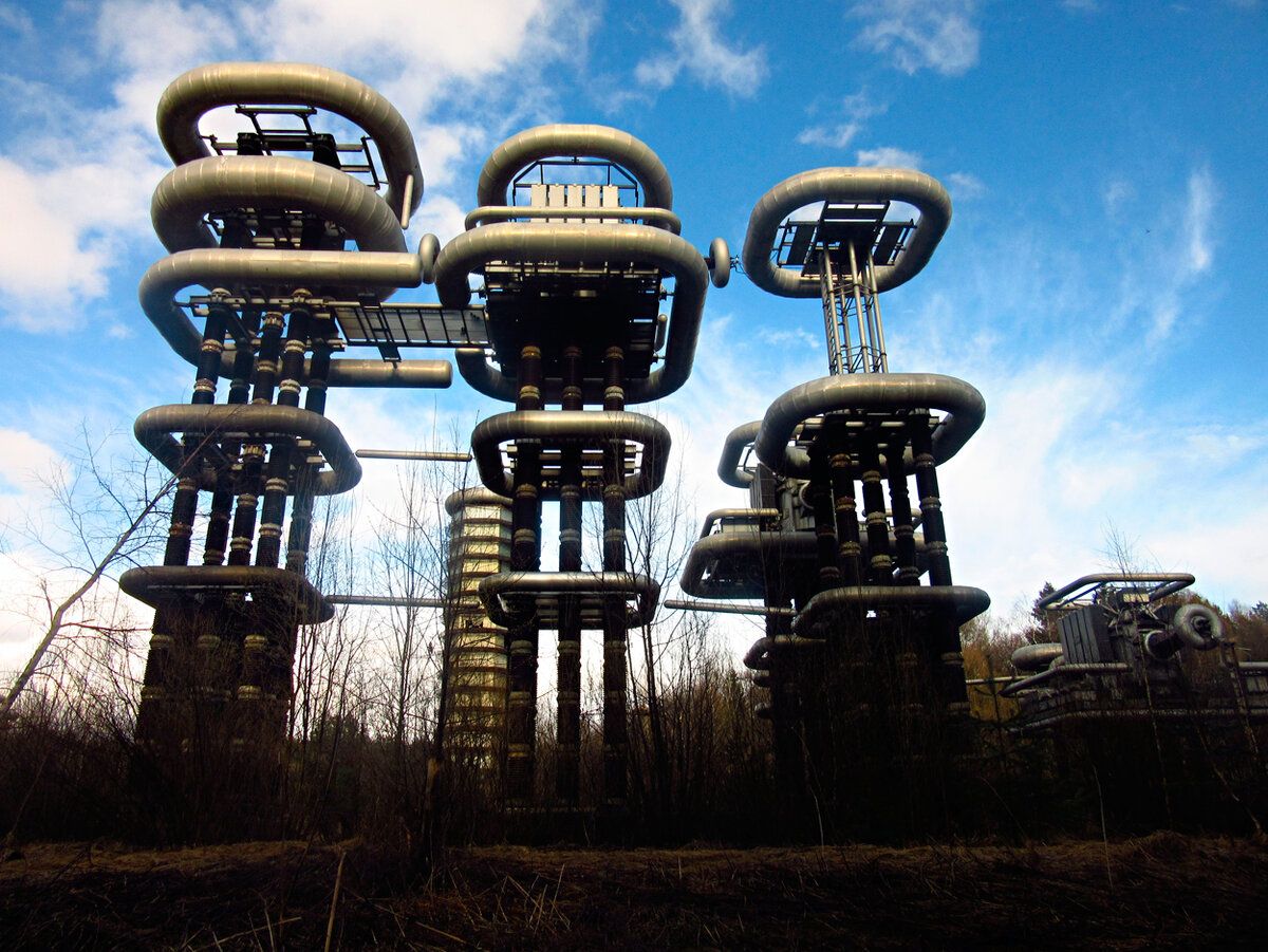 Башни тесла в истре. Тесла истра заброшенный объект. Генератор аркадьева подмосковье. Катушки тесла» и генератор аркадьева-маркса. Катушки аркадьева маркса.