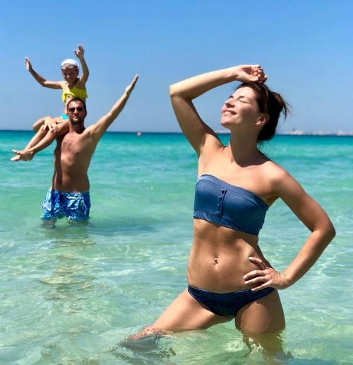 Екатерина Вилкова с мужем и ребенком