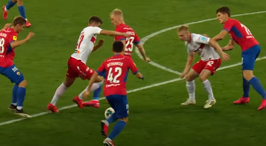 Разве не пенальти? Скрина падения Романа в первом тайме, к сожалению нет