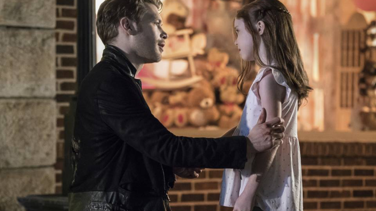 Кадр из сериала «Древние»