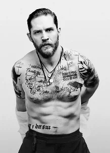 фото с https://zen.yandex.ru/media/id/5e1cb751433ecc00ae401b4d/vse-tatuirovki-toma-hardi-5e23725c433ecc00b9397dc3