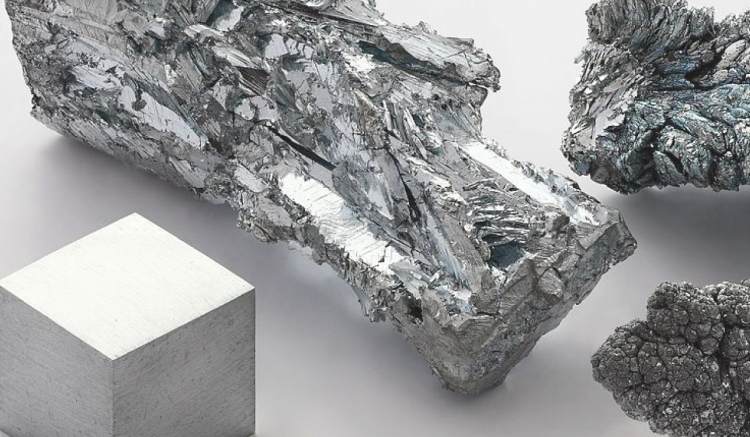 Сплав меди никеля и цинка. Что тяжелее железа или медь. Металлический цинк. Бор, кобальт, молибден, никель, медь, сурьма, хром. Использование цинка в медицине.