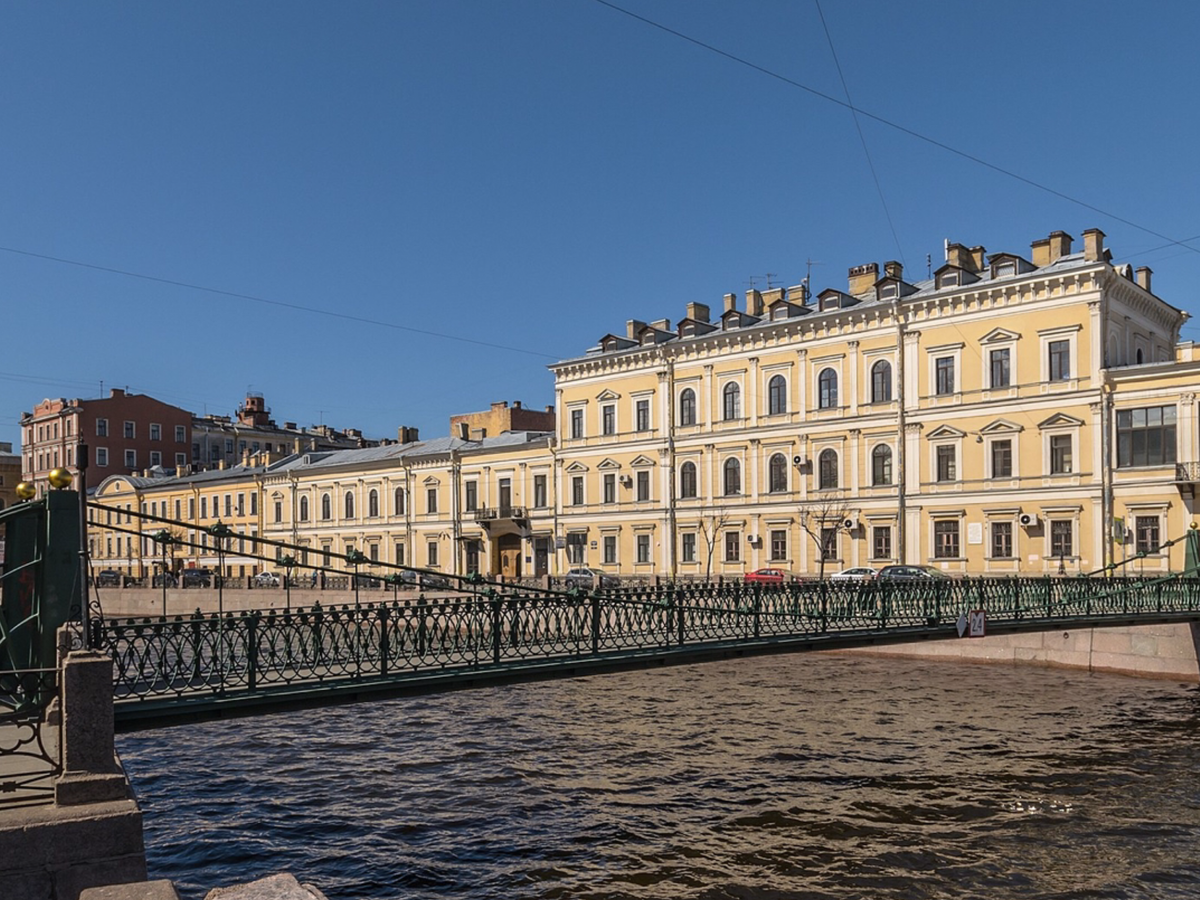 Почтамтский мост в Санкт-Петербурге.
