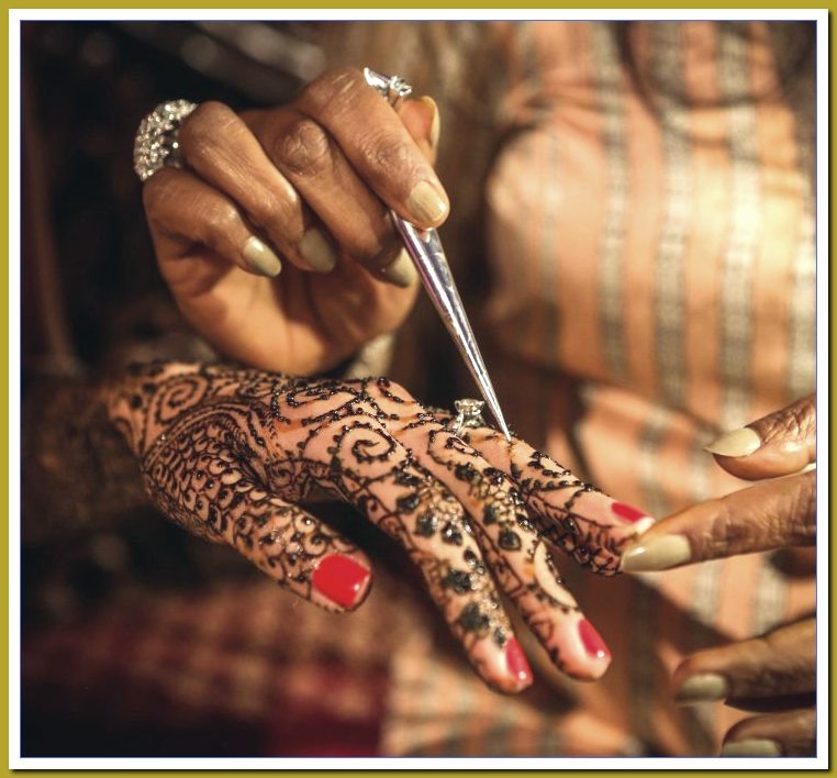 Ночь хны. Источник: Яндекс.картинки