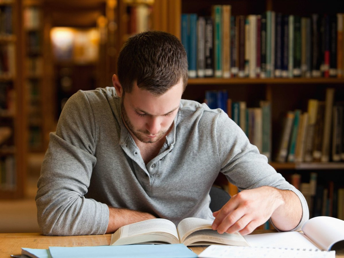 Краеугольная привычка  - одна привычка, которая помогает развить другие полезные привычки и изменить жизнь к лучшему.