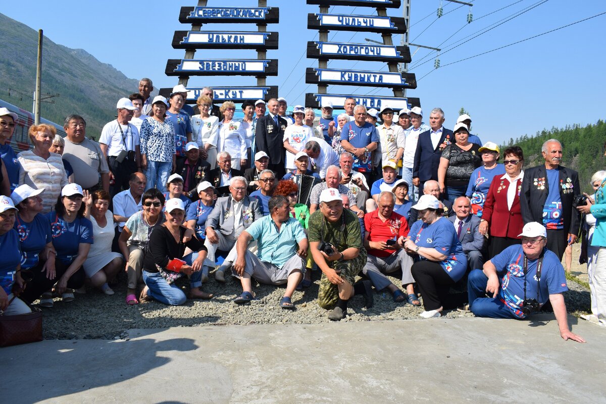 Именно здесь в 1984 году произошла знаменитая стыковка. И ветераны комсомола со слезами на глазах вспоминали это прекрасное время