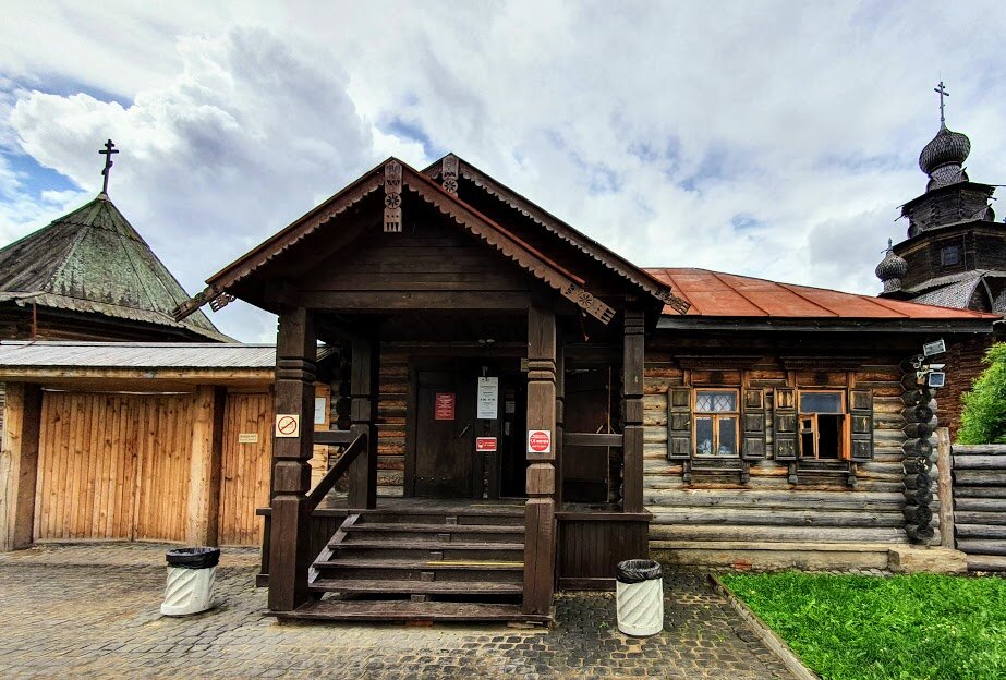 Вход в музей.