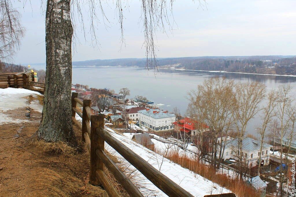 Вид на Волгу и город Плёс. Фото автора