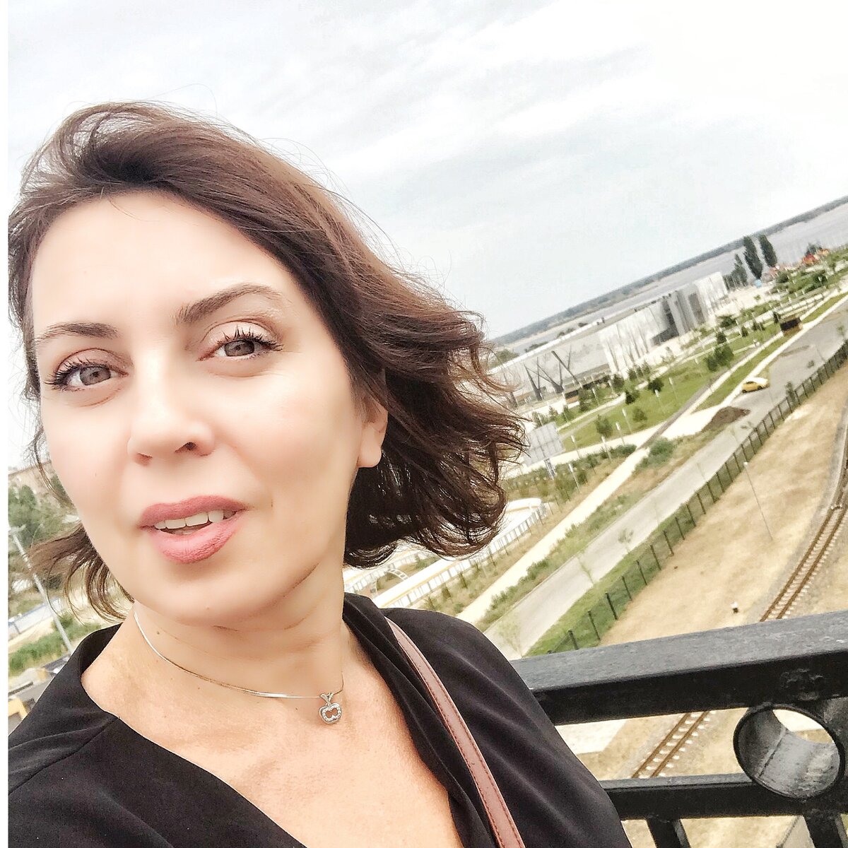Эвелина Гаевская, вид с Астраханского моста на музей Россия моя история, Волгоград. Фото Инстаграм  @evelinagaevskaya