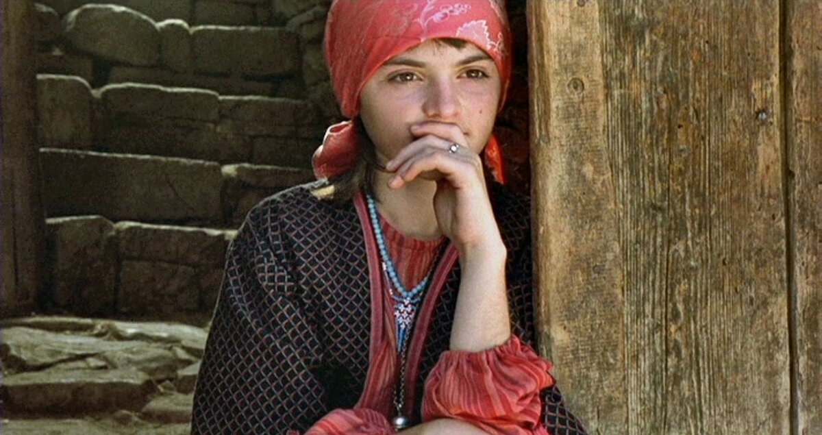 Сусанна Мехралиева (Дина). Кадр из фильма.