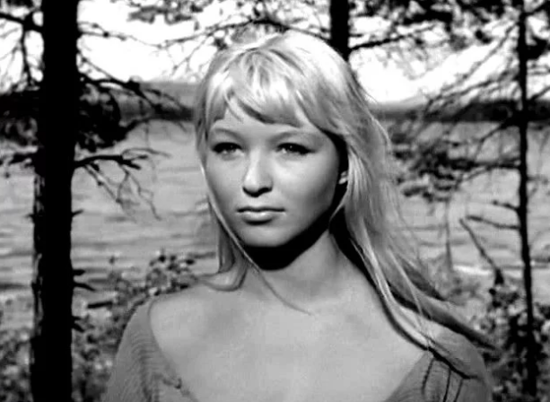 Марина Влади в роли Инги в фильме "Колдунья"