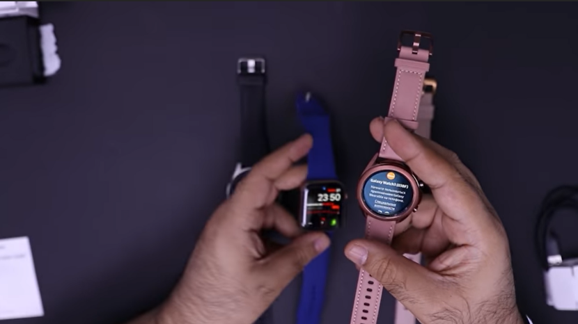 Сравнение часов - скриншот из видео.