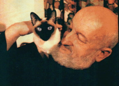 Доктор Рампа  с сиамской кошечкой Миссис Фифи Грэйвискерс