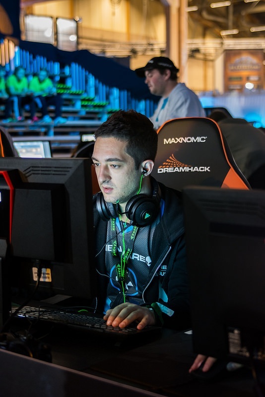 cent является главой организации Bravado и старшим братом Detrony