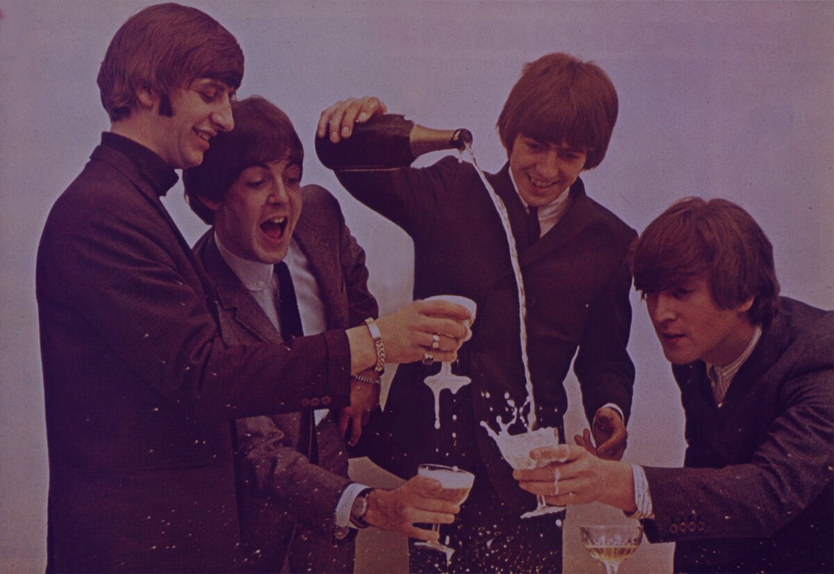 Beatles soiled with Cake