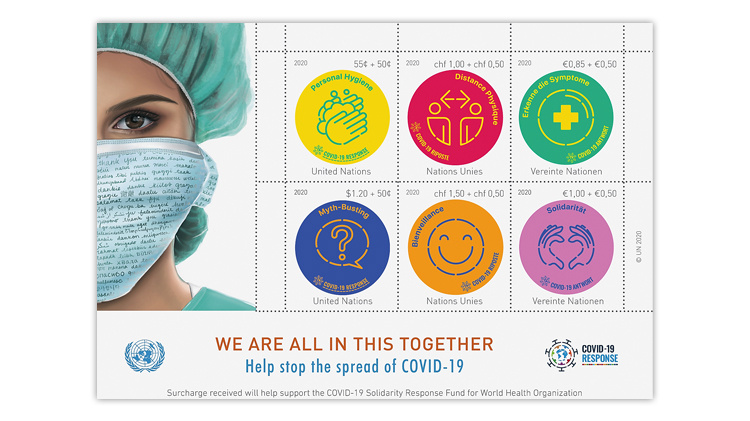  “мы все в этом вместе / помогите остановить распространение COVID-19 " появляется в двух строках под марками, с эмблемой ООН слева и ответной эмблемой COVID-19 справа.