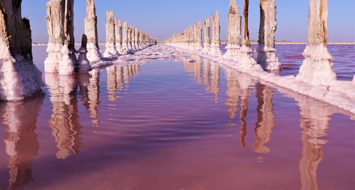 Розовое озеро