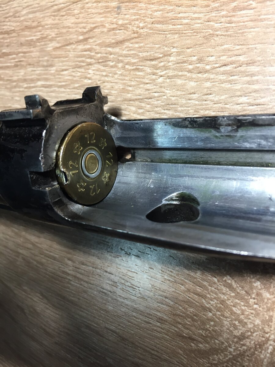 Самое забавное что гильза обжата, этот патрон свободно входил в патронник МЦ-12 выпуска ТОЗ, но зато плотно заклинил в патроннике МЦ от ЦКИБа.