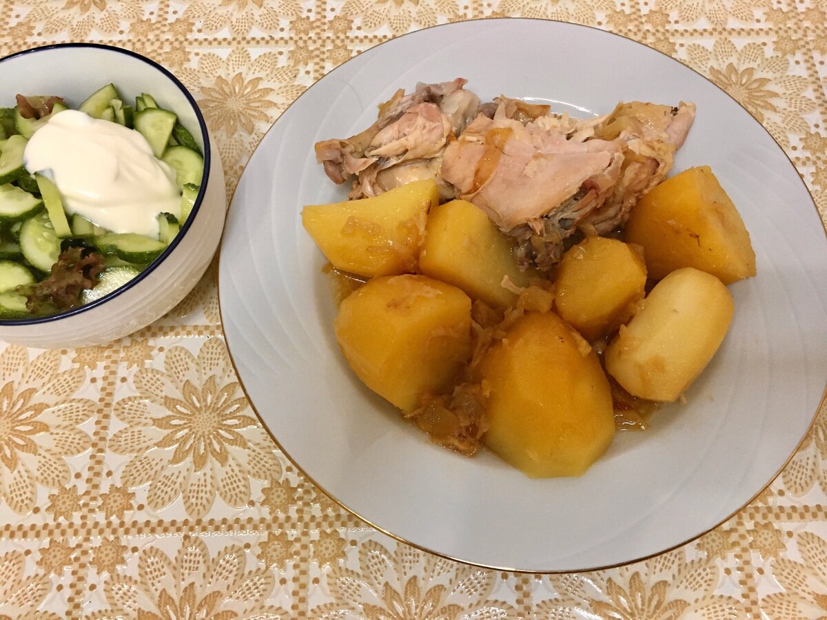 Она же с салатом