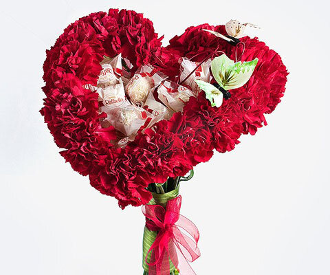 Сердце из ярких роз - купить букет с доставкой. Цена, фото, отзывы, подарки | Ukraineflora