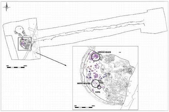Схема гробницы. Кругами отмечено место находок.