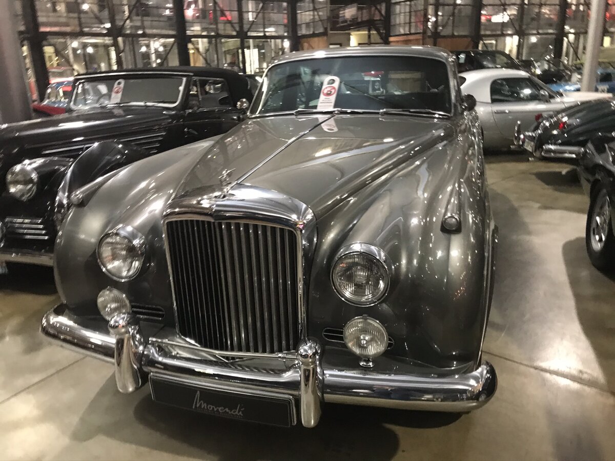 Тоже очень старенький экземпляр